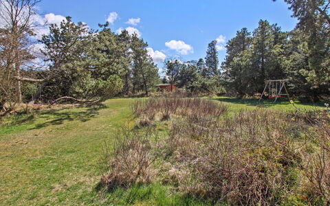 Marja - 1.3Km from the Sea: Toit, Domicile, Chalet, Siding, Ombre, Ferme, Biens, Allée, Batiments Jardin, Cour