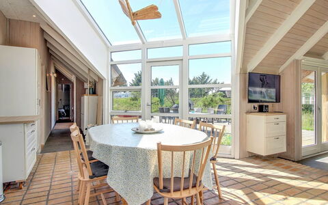 Annalise - 1Km from the Sea: Maison, Toit, Domicile, Chalet, Arbuste, Couverture De Sol, Biens, Ferme, Siding, Batiments Jardin