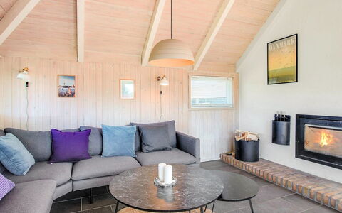 Annalise - 1Km from the Sea: Maison, Toit, Domicile, Chalet, Arbuste, Couverture De Sol, Biens, Ferme, Siding, Batiments Jardin