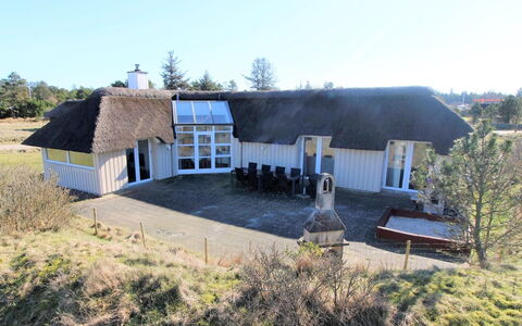 Annalise - 1Km from the Sea: Maison, Toit, Domicile, Chalet, Arbuste, Couverture De Sol, Biens, Ferme, Siding, Batiments Jardin