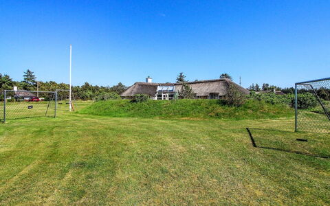 Annalise - 1Km from the Sea: Maison, Toit, Domicile, Chalet, Arbuste, Couverture De Sol, Biens, Ferme, Siding, Batiments Jardin