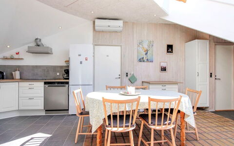 Annalise - 1Km from the Sea: Maison, Toit, Domicile, Chalet, Arbuste, Couverture De Sol, Biens, Ferme, Siding, Batiments Jardin