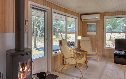 Dika - 1Km from the Sea: Sol, Bois, Sol, Design Intérieur, Plafond, Pièce, Parquet, Meubles, Dur, Tache De Bois