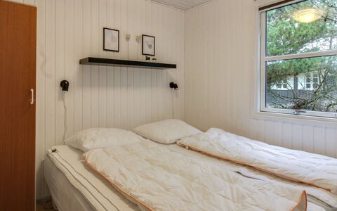 Dika - 1Km from the Sea: Mur, Chambre, Bois, Lit, Sol, Sol, Drap De Lit, Design Intérieur, Literie, Pièce