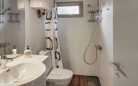 Dika - 1Km from the Sea: Salle De Bains, Luminaire Plomberie, Lavabo, Siège De Toilette, Design Intérieur, Évier, Toilette, Sol, Sol, Robinet