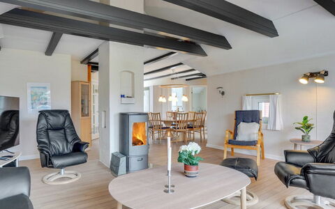 Swening - 2.1Km from the Sea: Meubles, Design Intérieur, Sol, Bois, Plafond, Sol, Chaise, Salon, Table, Éclairage