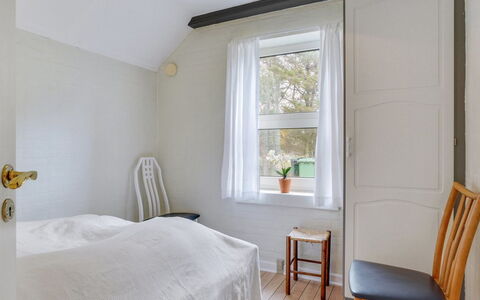 Swening - 2.1Km from the Sea: Sol, Sol, Mur, Design Intérieur, Chambre, Bois, Lit, Plafond, Meubles, Pièce