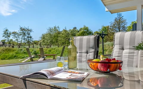 Domna - 800M from the Sea: Domicile, Chalet, Porche, Siding, Ferme, Structure En Plein Air