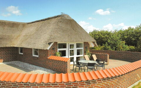 Carolin - 400M from the Sea: Herbe, Maison, Toit, Domicile, Chalet, Arbuste, Lot Terre, Zone Rurale, Ferme, Couverture De Sol