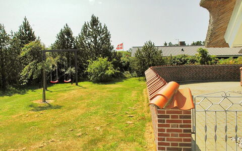 Carolin - 400M from the Sea: Herbe, Maison, Toit, Domicile, Chalet, Arbuste, Lot Terre, Zone Rurale, Ferme, Couverture De Sol