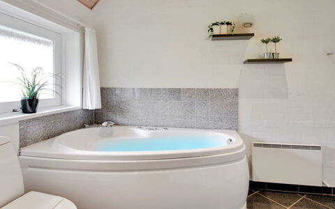 Carolin - 400M from the Sea: Herbe, Maison, Toit, Domicile, Chalet, Arbuste, Lot Terre, Zone Rurale, Ferme, Couverture De Sol