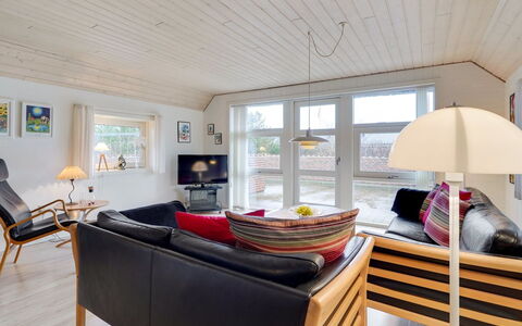 Carolin - 400M from the Sea: Herbe, Maison, Toit, Domicile, Chalet, Arbuste, Lot Terre, Zone Rurale, Ferme, Couverture De Sol