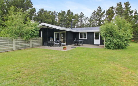 Straale - 1.4Km from the Sea: Herbe, Maison, Toit, Chalet, Domicile, Arbuste, Ferme, Lot Terre, Zone Rurale