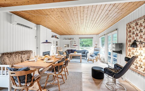 Magrete - 900M from the Sea: Herbe, Maison, Toit, Domicile, Chalet, Arbuste, Lot Terre, Zone Rurale, Ferme, Couverture De Sol