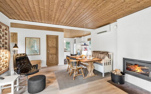 Magrete - 900M from the Sea: Herbe, Maison, Toit, Domicile, Chalet, Arbuste, Lot Terre, Zone Rurale, Ferme, Couverture De Sol
