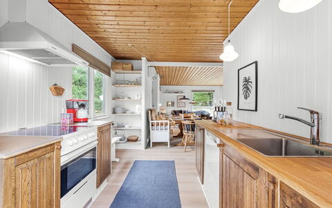 Magrete - 900M from the Sea: Herbe, Maison, Toit, Domicile, Chalet, Arbuste, Lot Terre, Zone Rurale, Ferme, Couverture De Sol