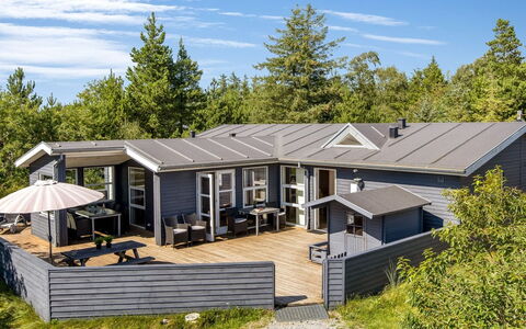Omar - 1.0Km from the Sea: Maison, Toit, Domicile, Chalet, Cabanon, Batiments Jardin, Siding, Cour, Cabane En Rondins, Cabane