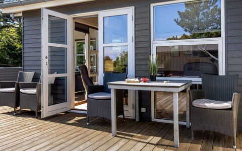 Omar - 1.0Km from the Sea: Maison, Toit, Domicile, Chalet, Cabanon, Batiments Jardin, Siding, Cour, Cabane En Rondins, Cabane