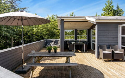 Omar - 1.0Km from the Sea: Maison, Toit, Domicile, Chalet, Cabanon, Batiments Jardin, Siding, Cour, Cabane En Rondins, Cabane