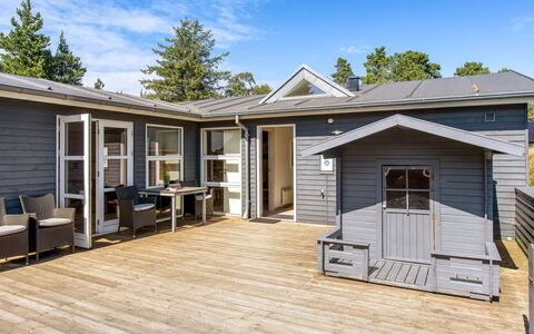 Omar - 1.0Km from the Sea: Maison, Toit, Domicile, Chalet, Cabanon, Batiments Jardin, Siding, Cour, Cabane En Rondins, Cabane