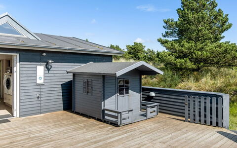 Omar - 1.0Km from the Sea: Maison, Toit, Domicile, Chalet, Cabanon, Batiments Jardin, Siding, Cour, Cabane En Rondins, Cabane