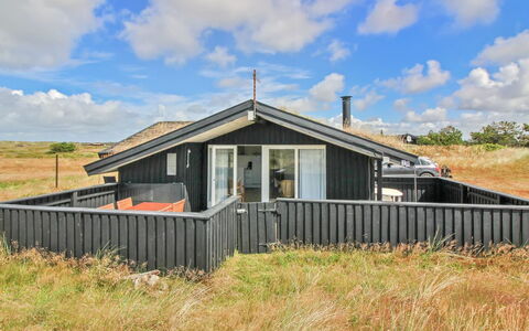 Edyta - 400M from the Sea: Herbe, Maison, Toit, Domicile, Chalet, Arbuste, Lot Terre, Zone Rurale, Ferme, Couverture De Sol