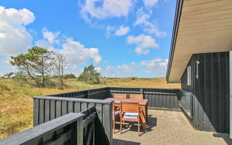 Edyta - 400M from the Sea: Herbe, Maison, Toit, Domicile, Chalet, Arbuste, Lot Terre, Zone Rurale, Ferme, Couverture De Sol