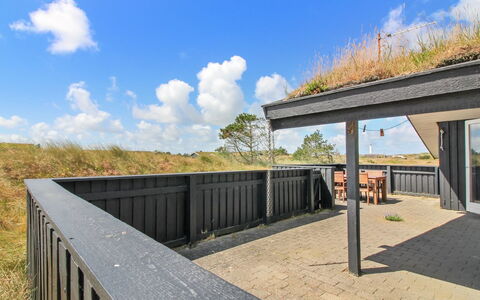 Edyta - 400M from the Sea: Herbe, Maison, Toit, Domicile, Chalet, Arbuste, Lot Terre, Zone Rurale, Ferme, Couverture De Sol