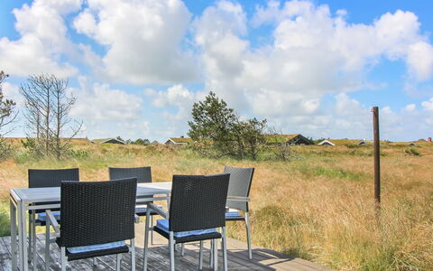 Edyta - 400M from the Sea: Herbe, Maison, Toit, Domicile, Chalet, Arbuste, Lot Terre, Zone Rurale, Ferme, Couverture De Sol