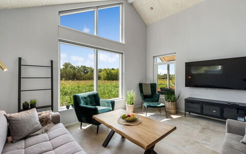 Måns - 500M to the Fjord: Design Intérieur, Plafond, Meubles, Sol, Canapé, Salon, Sol, Domicile, Pièce
