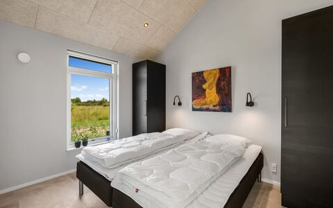 Måns - 500M to the Fjord: Chambre, Plafond, Cadre De Lit, Lit, Literie, Drap De Lit, Oreiller, Gelé, Hôtel, Daylighting