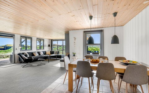 Anetta - 200M from the Sea: Design Intérieur, Meubles, Sol, Bois, Plafond, Sol, Table, Table Cuisine Et Salle A Manger, Salle À Manger, Parquet