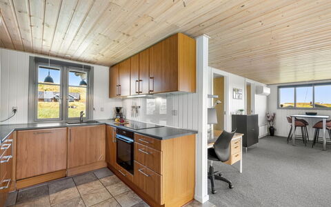 Anetta - 200M from the Sea: Bois, Plafond, Sol, Cuisine, Cabinetry, Design Intérieur, Sol, Comptoir, Meubles, Pièce