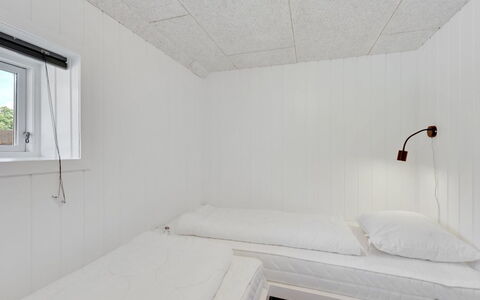 Giesela - 975M from the Sea: Mur, Plafond, Sol, Sol, Design Intérieur, Éclairage, Chambre, Pièce, Luminaire, Lit