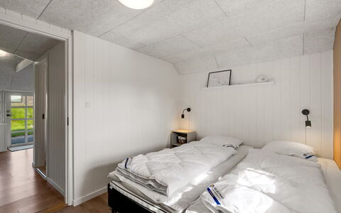 Giesela - 975M from the Sea: Plafond, Chambre, Design Intérieur, Sol, Pièce, Luminaire, Lit, Appartement, Cadre De Lit, Literie