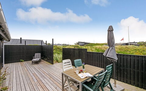 Köbes - 200M from the Sea: Appartement, Ombre, Balcon, Chaise, Clôture, Mobilier De Jardin, Aluminium, Gazon Artificiel
