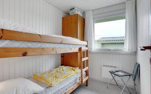 Siv - from the Sea: Bois, Chambre, Plafond, Lit, Literie, Dortoir, Cadre De Lit, Daylighting, Tache De Bois, Drap De Lit