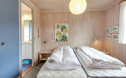 Thurgot - 720M to the Fjord: Meubles, Design Intérieur, Chambre, Lit, Sol, Bois, Sol, Plafond, Textile, Pièce