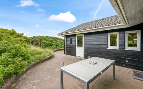 Eugenie - 450M from the Sea: Domicile, Toit, Chalet, Porte, Biens, Siding, Porche, Cour, Daylighting, Ferme