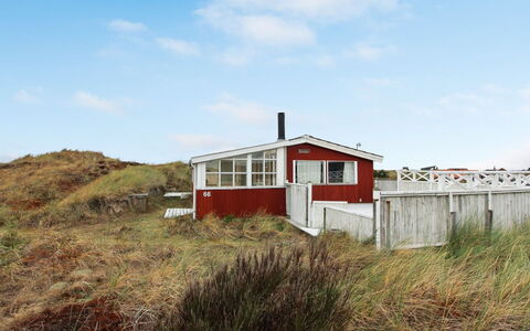 Annelotte - from the Sea: Bâtiment, Maison, Toit, Architecture, Domicile, Chalet, Lot Terre, Écorégion, Zone Rurale, Pente