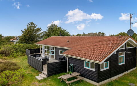Andrie - 800M from the Sea: Chalet, Jardin, Siding, Batiments Jardin, Ombre, Cour, Arrière-Cour, Pelouse, Ferme, Aménagement Paysager