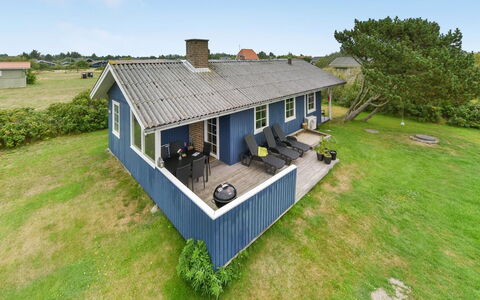 Maikel - 900M from the Sea: Herbe, Maison, Toit, Domicile, Chalet, Arbuste, Lot Terre, Zone Rurale, Ferme, Couverture De Sol