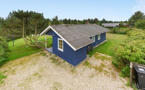 Maikel - 900M from the Sea: Herbe, Maison, Toit, Domicile, Chalet, Arbuste, Lot Terre, Zone Rurale, Ferme, Couverture De Sol