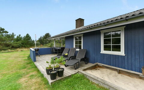 Maikel - 900M from the Sea: Herbe, Maison, Toit, Domicile, Chalet, Arbuste, Lot Terre, Zone Rurale, Ferme, Couverture De Sol