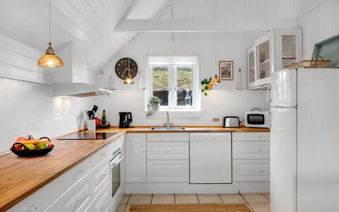 Annielle - from the Sea: Sol, Cuisine, Design Intérieur, Appareil De Cuisine, Bois, Cabinetry, Meubles, Comptoir, Sol, Électroménager