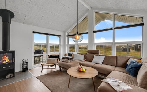 Tola - 450M from the Sea: Bois, Sol, Plafond, Design Intérieur, Sol, Salon, Domicile, Pièce, Dur