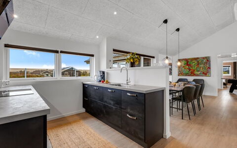 Tola - 450M from the Sea: Cuisine, Comptoir, Sol, Design Intérieur, Plafond, Bois, Principaux Appliance, Sol, Appareil De Cuisine, Cabinetry