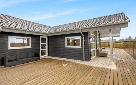 Tola - 450M from the Sea: Bois, Toit, Porte, Domicile, Siding, Chalet, Planche, Dur, Plate-Forme, Porche