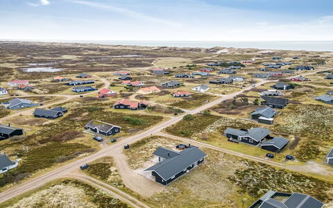 Tola - 450M from the Sea: Maison, Toit, Domicile, Chalet, Cabanon, Batiments Jardin, Siding, Cour, Cabane En Rondins, Cabane