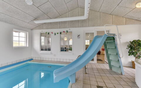 Matrona - 750M from the Sea: Composite, Sol, Piscine, Conception, Recours, Hôtel, Daylighting, Centre De Loisirs, Tuile